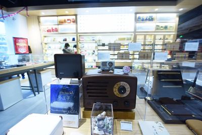 杭州這家新華書店 請機器人做導(dǎo)購